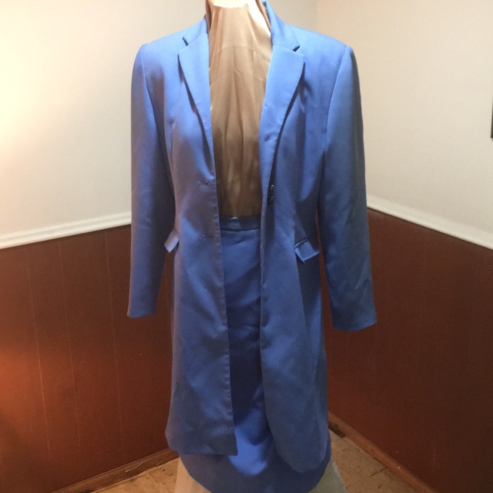 Ladies two-piece suit